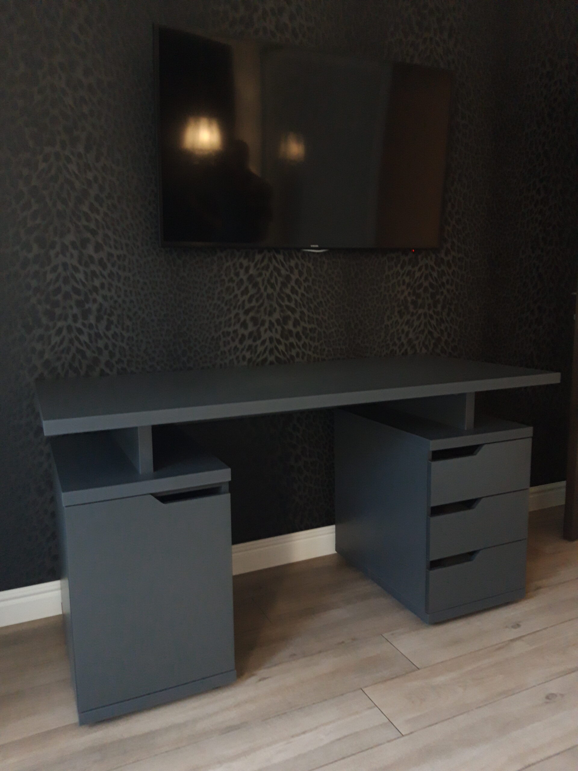 table-black